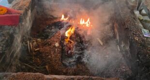 माँ कामाख्या मंदिर गहमर के हवन कुंड में जलती पवित्र अग्नि