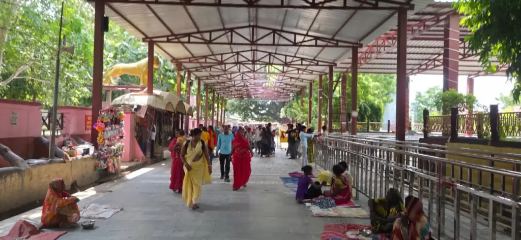 मां कामाख्या धाम मंदिर परिसर म