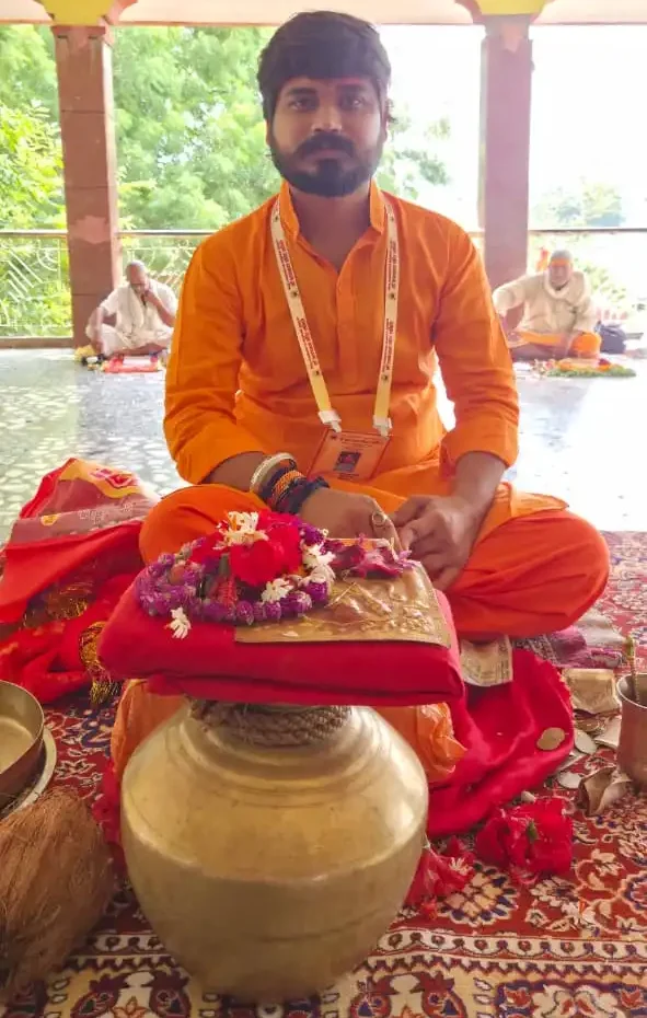 मां कामाख्‍या दरबार के मंहत आकाश तिवारी